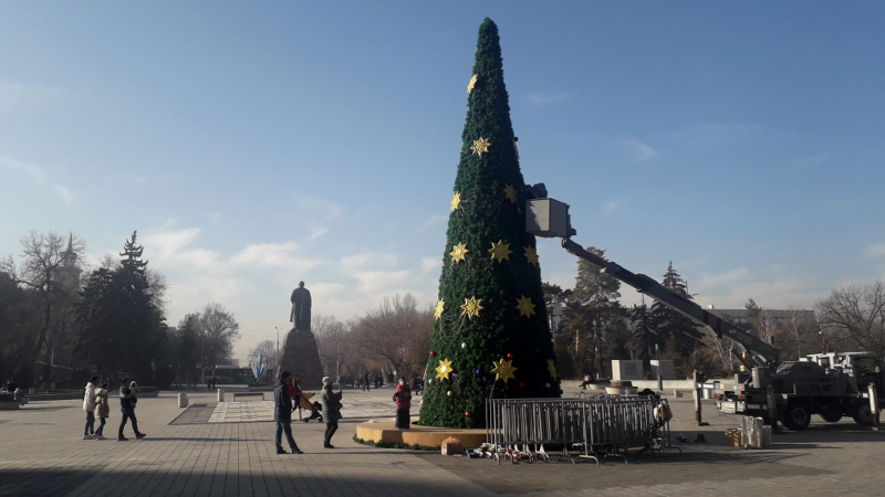 Как в разные годы выглядели новогодние ёлки в Алматы Как в разные годы выглядели новогодние ёлки в Алматы