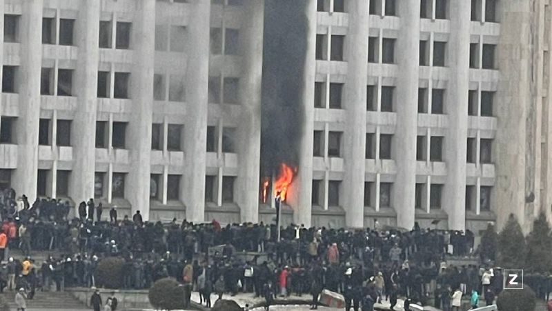 В Алматы мирные митинги переросли в погромы В Алматы мирные митинги переросли в погромы