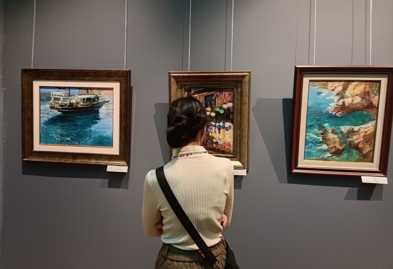 Выставка работ Нуршидина Баратова "Три окна"