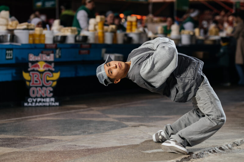 Брейкеры из Казахстана победили на чемпионате Hip Opsession в Париже