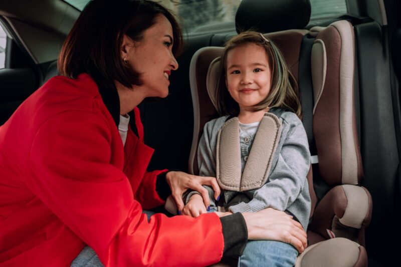 Яндекс Такси запустил в Алматы опцию "Детское кресло"