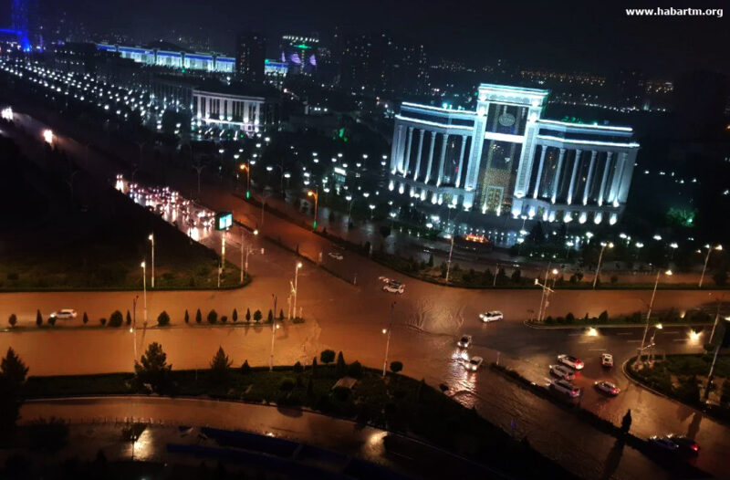 Обзор: сильные ливни затопили Ашхабад, Ван И посетит Казахстан Обзор: сильные ливни затопили Ашхабад, Ван И посетит Казахстан