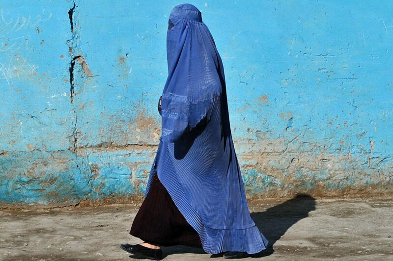 В Узбекистане штрафуют граждан с закрытым лицом В Узбекистане штрафуют граждан с закрытым лицом