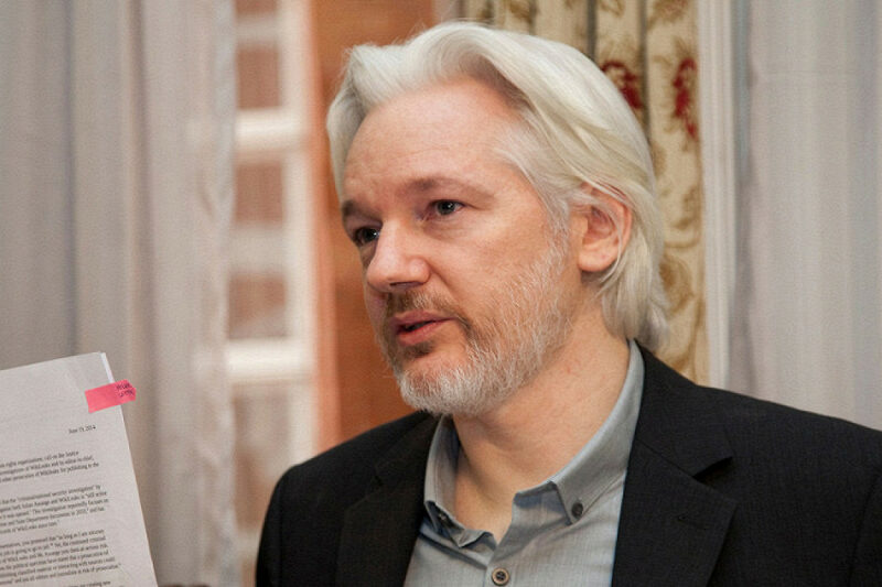 Обзор: Ассанж вышел из тюрьмы; в Турции произошло землетрясение