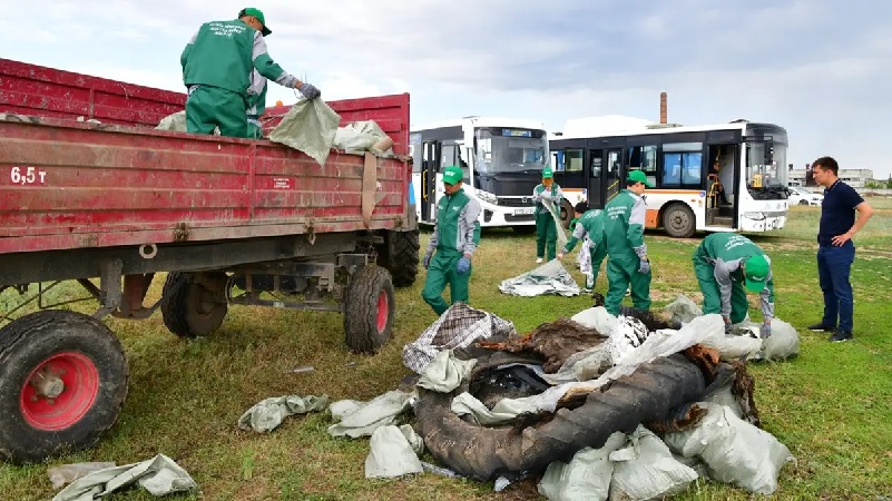 В городе Урал состоялась акция по сбору мусора "Мы за чистую страну"