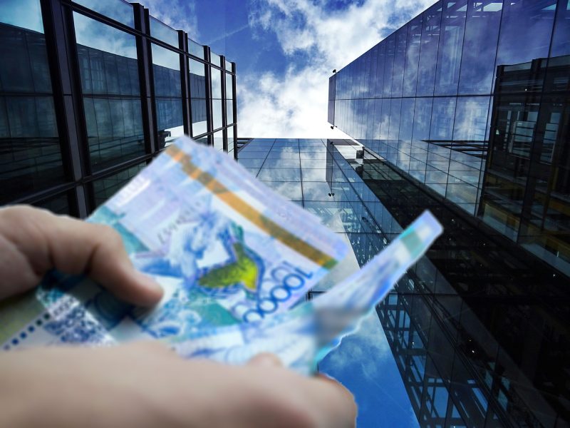 Средневзвешенный курс тенге на KASE понизился еще на 0,29%