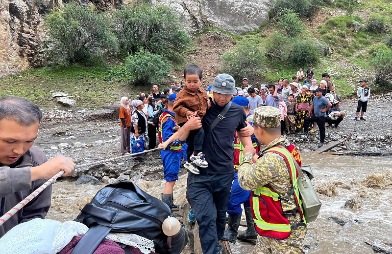 Разрушительный сель в Кыргызстане. Жапаров назвал причину трагедии (видео) Разрушительный сель в Кыргызстане. Жапаров назвал причину трагедии (видео)