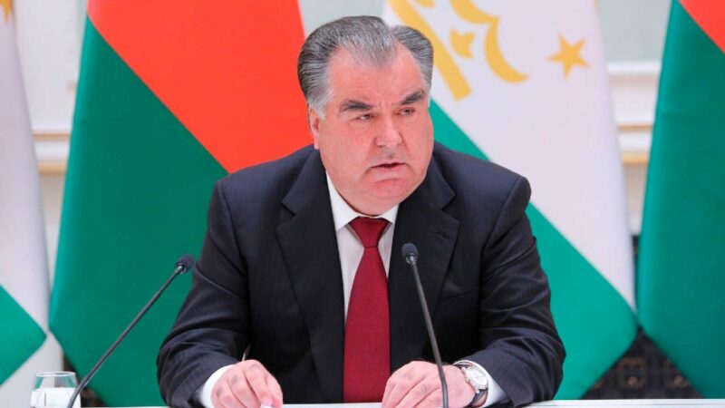 Рахмон: столкновение интересов сверхдержав происходит с целью передела мира Рахмон: столкновение интересов сверхдержав происходит с целью передела мира