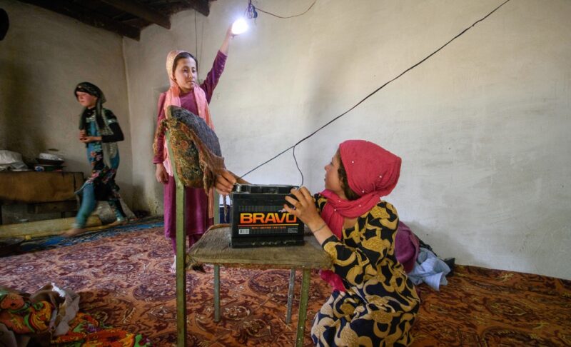 Обзор: в Таджикистане ввели лимиты на электроэнергию; ГКНБ провел массовое задержание в "Унаа" Обзор: в Таджикистане ввели лимиты на электроэнергию; ГКНБ провел массовое задержание в "Унаа"