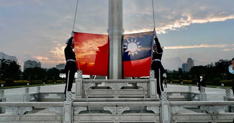 Обзор: Китай назвал Тайвань детонатором войны; неизвестные БПЛА летают близ военных баз США Обзор: Китай назвал Тайвань детонатором войны; неизвестные БПЛА летают близ военных баз США