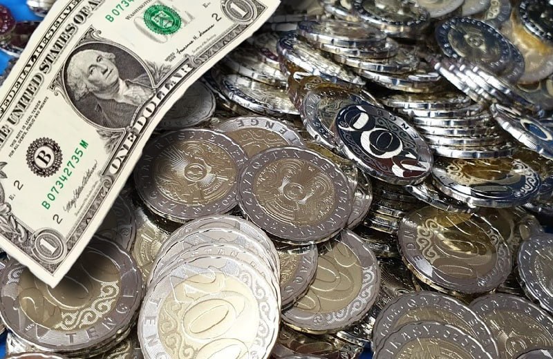 Тенге вновь снижается Тенге вновь снижается