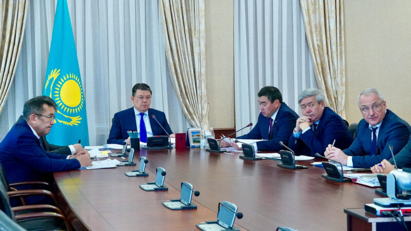 Бозымбаев өңірлер мен қызметтердің 2025 ж қысқы кезеңге дайындығын тексерді