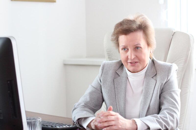 Шоковой девальвации тенге не будет - Елена Бахмутова Шоковой девальвации тенге не будет - Елена Бахмутова