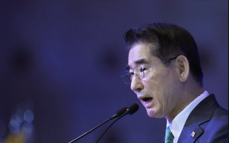 Обзор: экс-министр обороны Кореи хотел совершить суицид; оппозиция Сирии захватила Дейр-эз-Зор Обзор: экс-министр обороны Кореи хотел совершить суицид; оппозиция Сирии захватила Дейр-эз-Зор