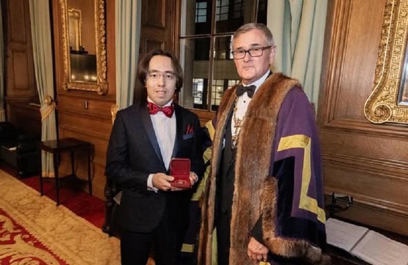 Серебряная медаль и историческая встреча с Нобелевским лауреатом: значимые события, объединяющие музыку и науку