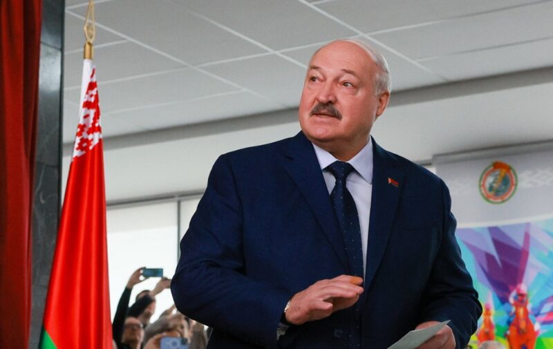 Обзор: Лукашенко побеждает на выборах; ЕС обсудит помощь Киеву и новые меры против РФ