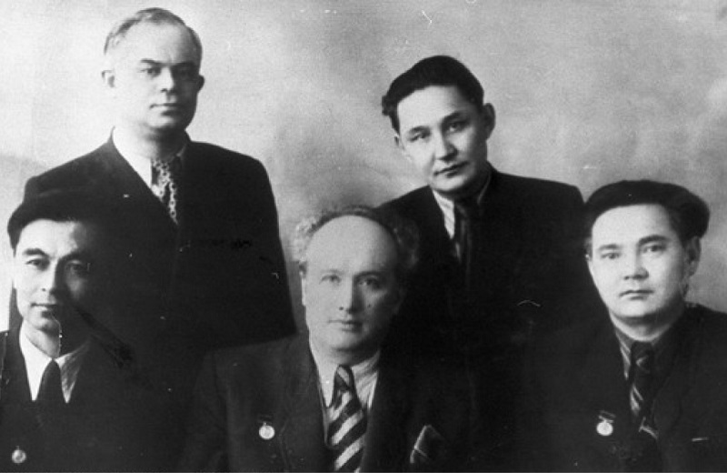 В годы ВОВ казахстанские артисты дали свыше 36 тысяч концертов на фронте