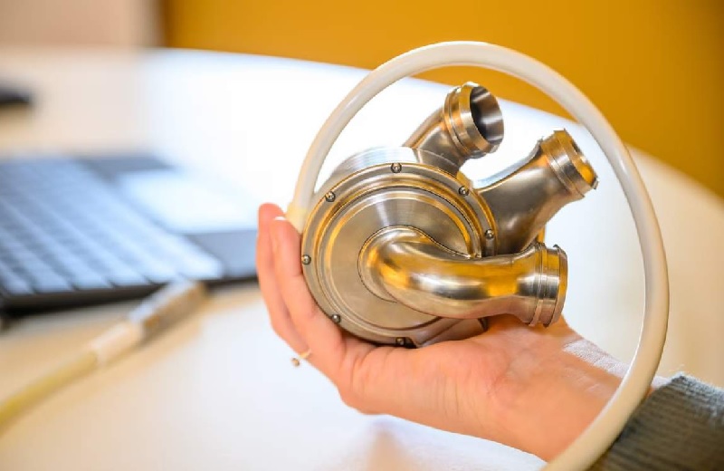 Прорыв в медицине: пациент прожил 100 дней с титановым сердцем