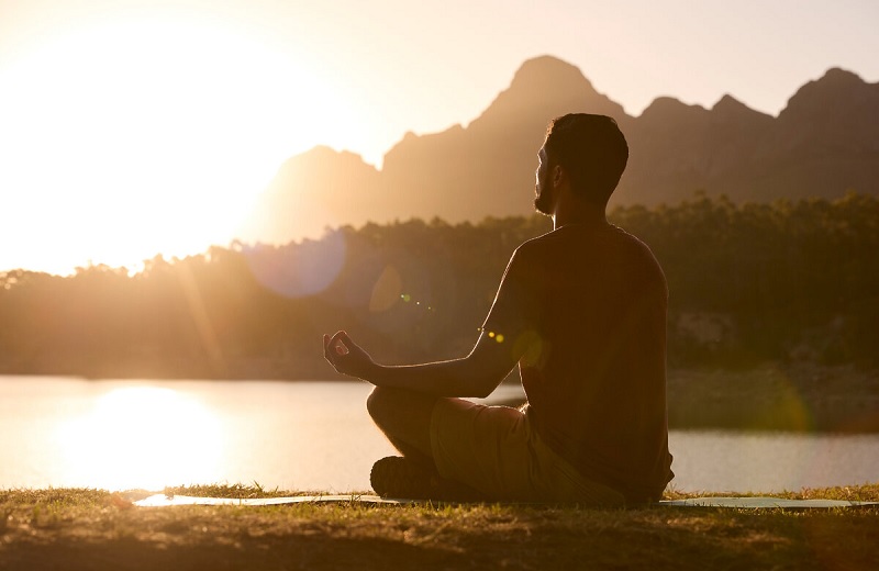 Что значит "слушать свое тело" — и как отличить тревожный симптом от просто усталости?