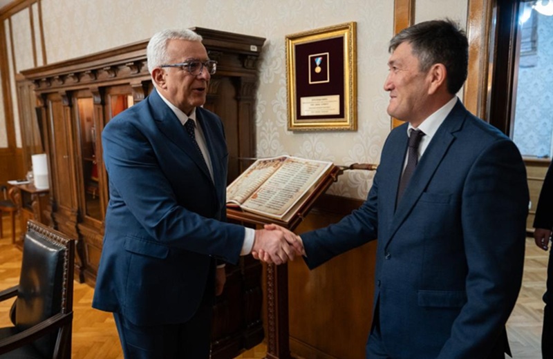 Генеральный консул Республики Казахстан в Черногории Габиден Темирбек провёл встречу с Президентом Парламента Черногории Андрией Мандичем