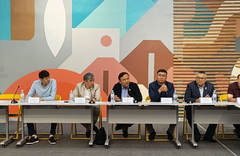 Ерлан Стамбеков на встрече с Общественным советом Алматы