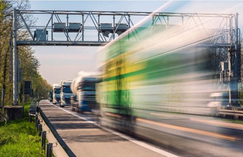 Грузоперевозки по трассе — движение фур на фоне цифровизации логистики