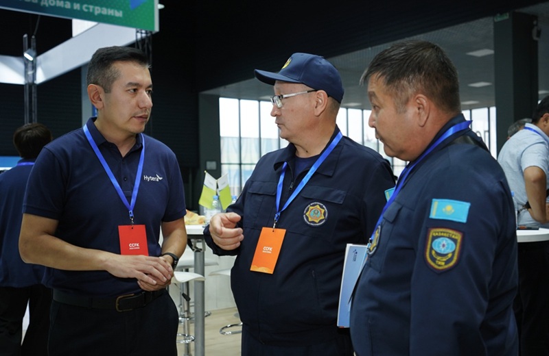 Эксперты Hytera на выставке в Алматы