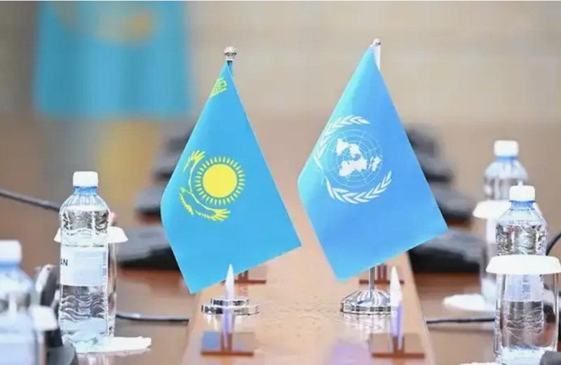 Флаги Казахстана и ООН