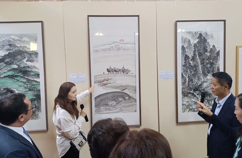 Выставка "Великолепный Китай" представила Синьцзян глазами художников Выставка "Великолепный Китай" представила Синьцзян глазами художников