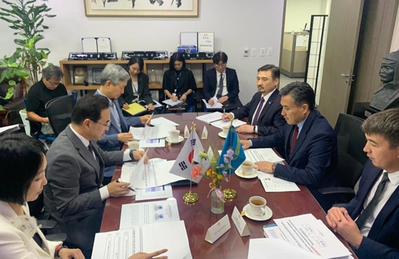 Казахстан и Корея готовят запуск Employment Permit System (EPS) для граждан РК Employment Permit System (EPS) для граждан Казахстана, обсуждали на встрече министры Казахстана и Кореи