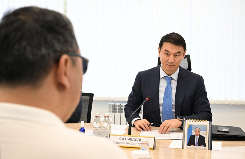 Аким Алматы поручил навести порядок у автовокзала "Сайран" и ТЦ Car City