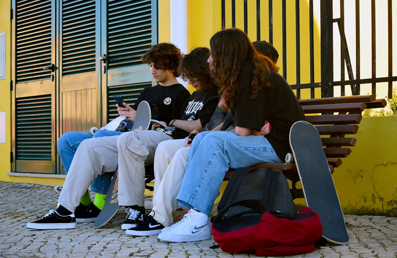 Лучшие университеты Центральной Азии: где стоит учиться в 2025 году? Студенты - символизирует, что студенты выбирают университет, чтобы получить образование