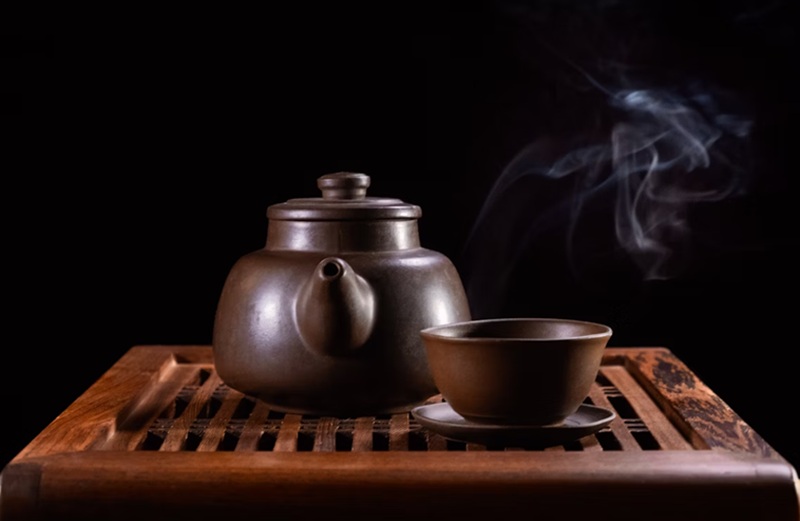 Кофе и чай действительно восполняют запас жидкости, но не являются равноценной заменой воде