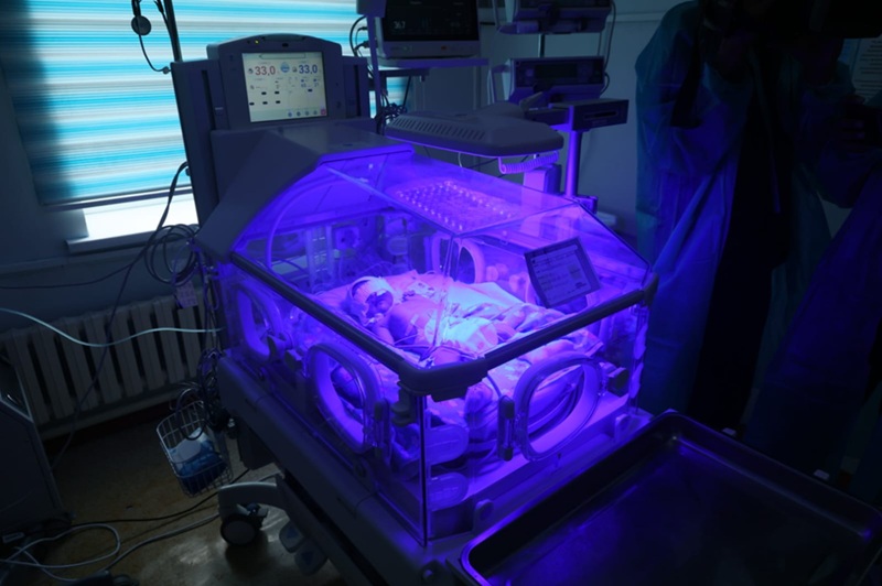 Роддом Жаркента получил полный комплект реанимационного оборудования для новорожденных оборудование для роддома Жаркента