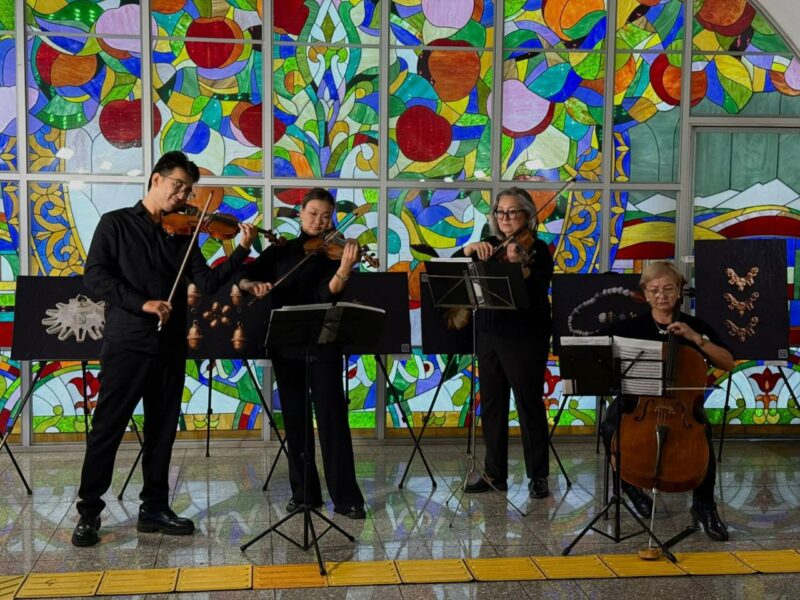 Артисты устроили настоящий перфоманс в алматинском метрополитене
