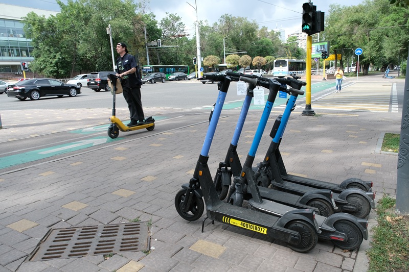 Самокаты в Алматы: преимущества работы кикшеринга