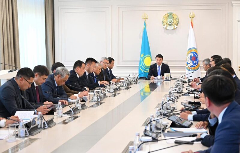 Дархан Сатыбалды раскритиковал подрядчиков за срыв сроков и низкое качество работ Дархан Сатыбалды