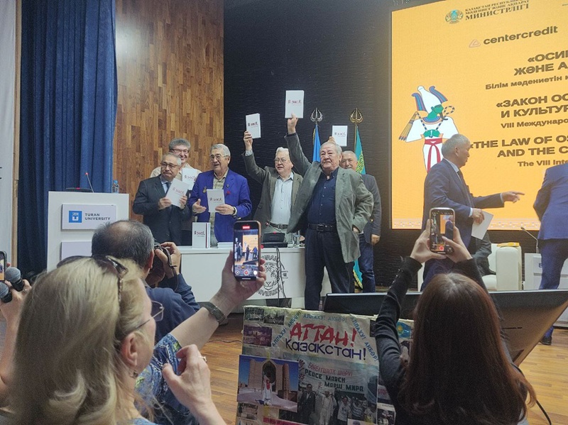 Олжас Сулейменов и древнеказахский язык