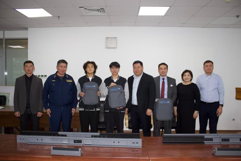 Школьники из Астаны представили в КТЖ инновационные технологии стыковки рельсов