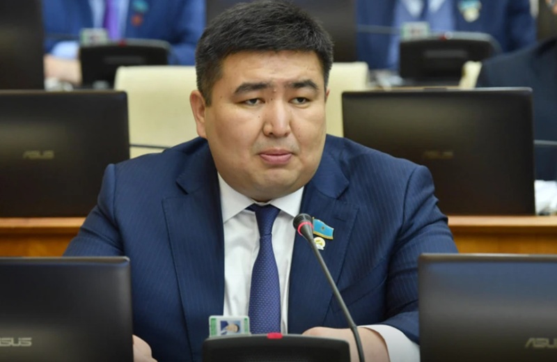 Задолженность казахстанцев перед банками растёт - депутат