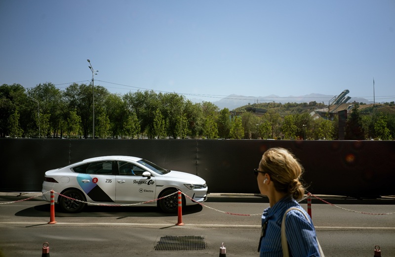 521,8 млрд теңге – Қазақстандағы Яндекс Такси серіктестерінің 2025 жылдың 10 айында тапқан табысы Доход партнеров Яндекс Такси в Казахстане 2025