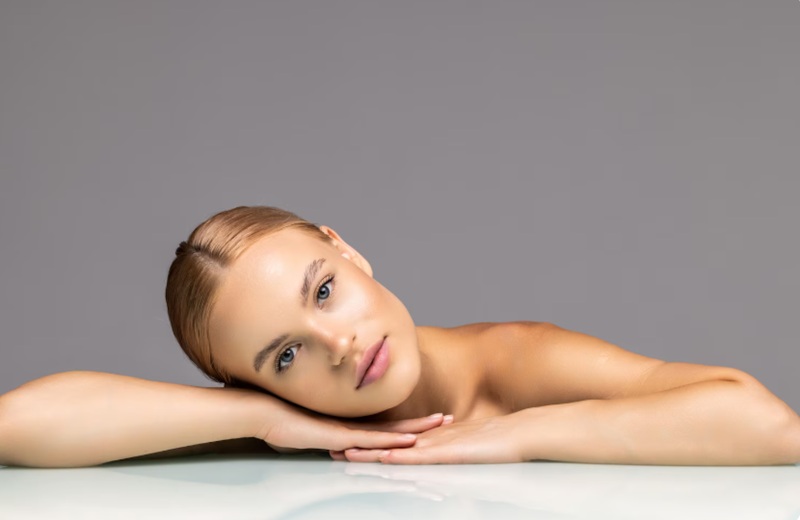 Как поддерживать кожу изнутри: роль питания и витаминов Как поддерживать кожу изнутри? Сбалансированное питание, витамины, полноценный сон, движение и эмоциональная стабильность — основа не только самочувствия, но и внешнего вида.