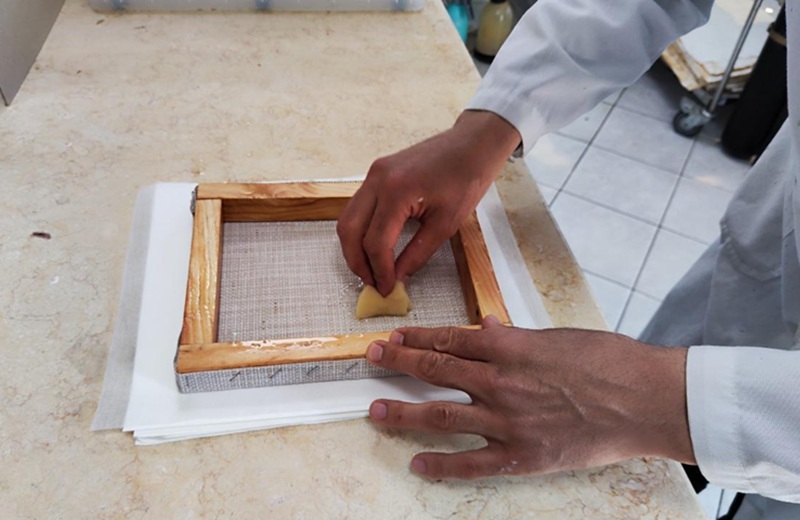 Ручное литье бумаги