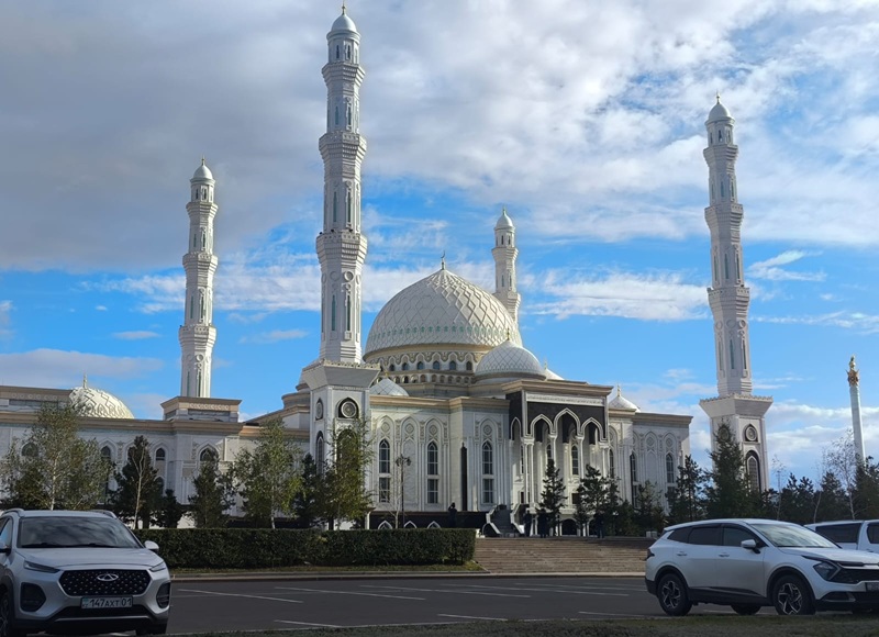 Духовное согласие и технологии: как Казахстан ищет баланс между прогрессом и ценностями