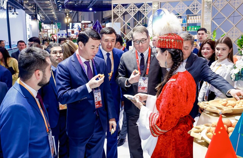 Более 100 отечественных компаний представили свою продукцию на крупнейшей импортной выставке мира — CIIE-2025